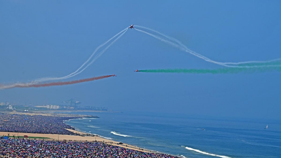 Five people pass away from heatstroke following an IAF air display at the marina.